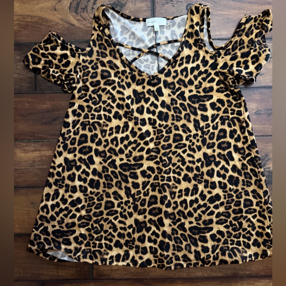 Perfect Peach New Without Tags Leopard Cold-Shoulder Top in Tan/Black